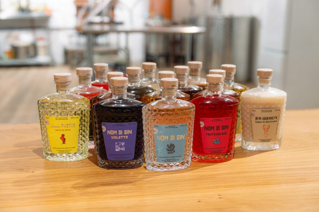 Bouteilles de gin et spiritueux belges haut de gamme